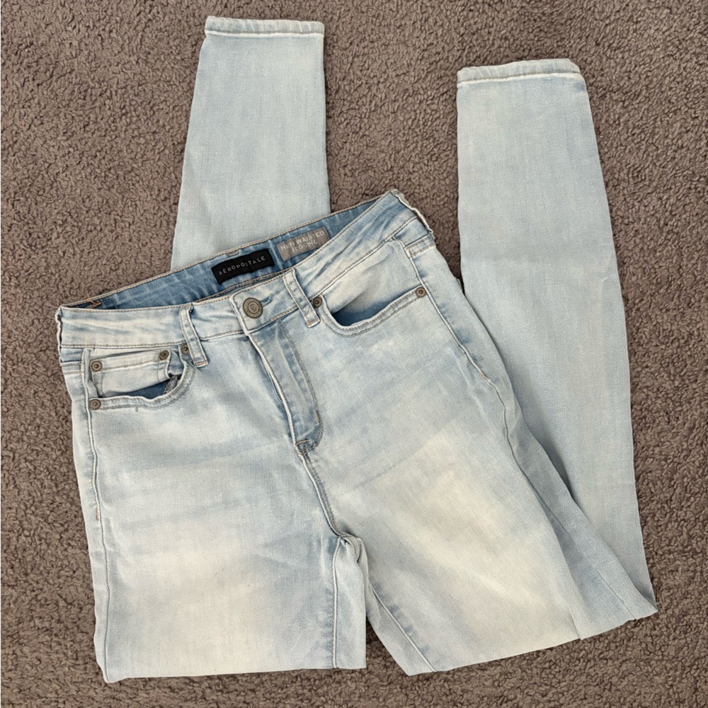 Aeropostale Light Wash High-Waisted Jeans